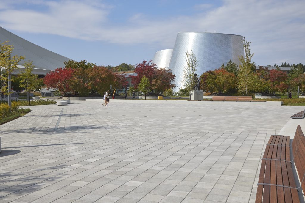 L’entrée principale du Parc olympique fait peau neuve