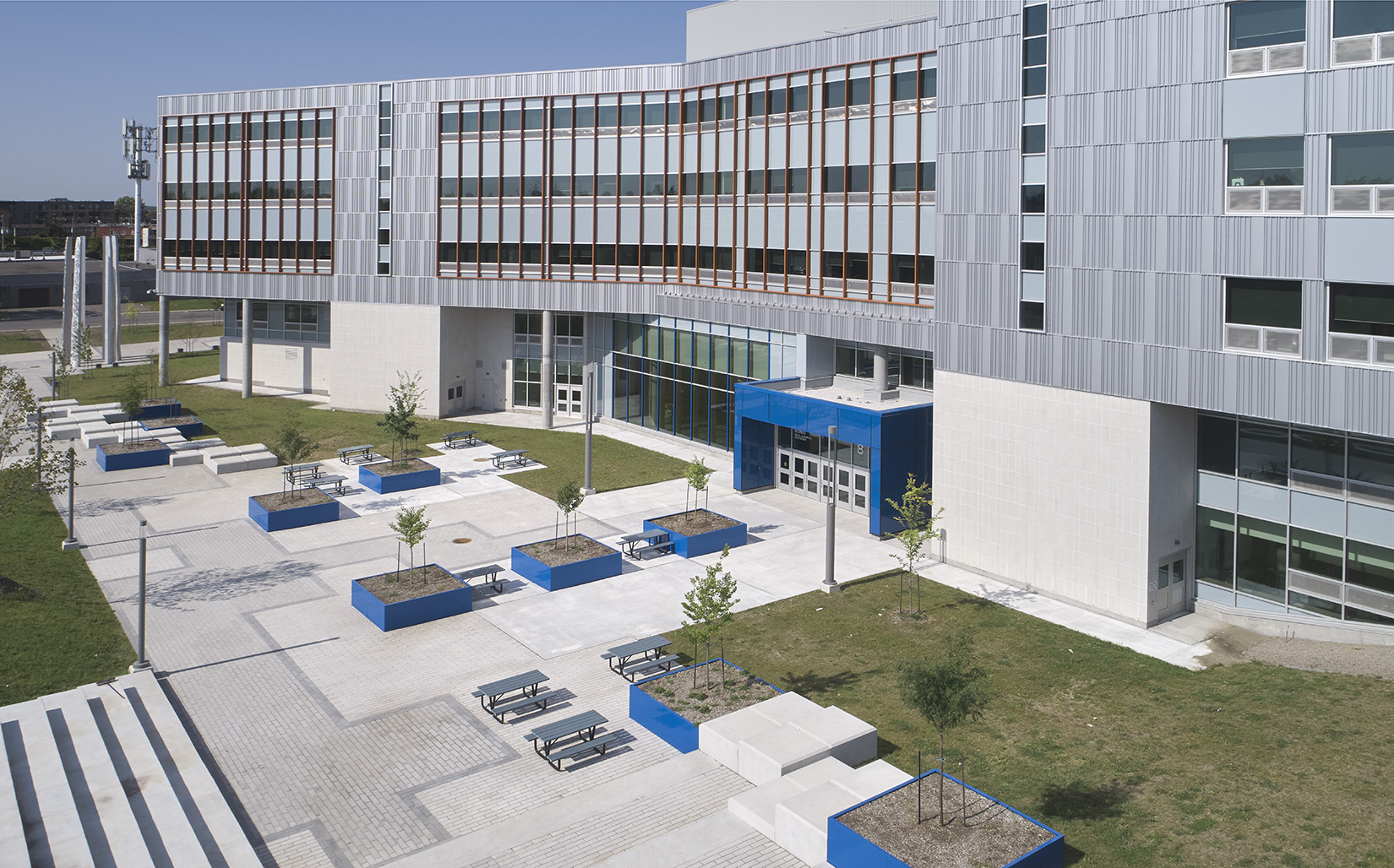 École – Pavé Boulevard + Pierre Dominion