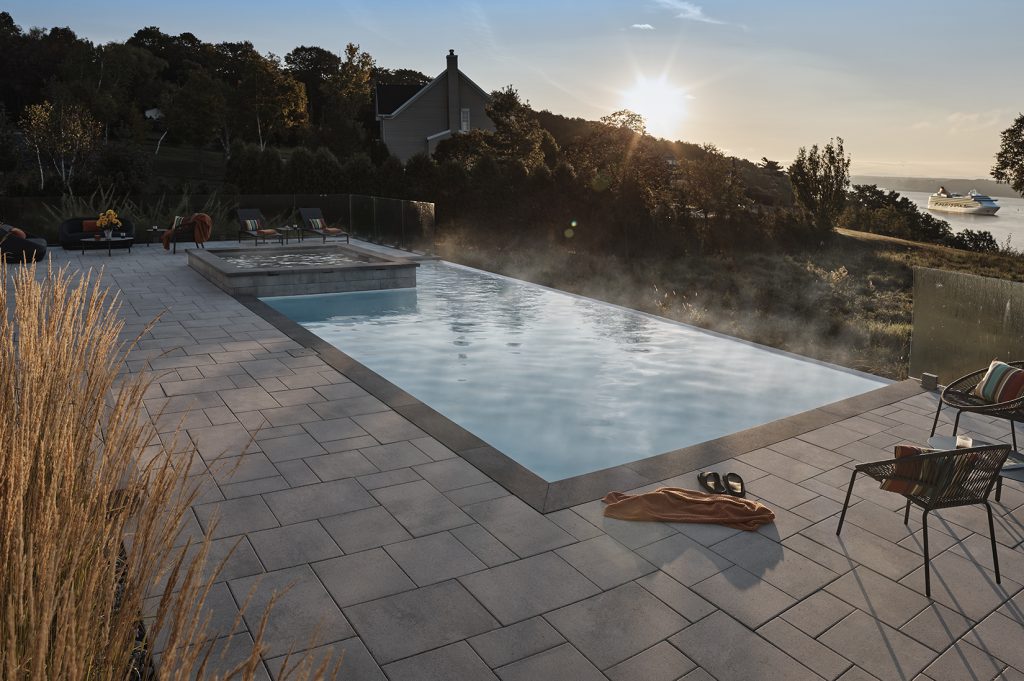 La dalle Melville 60 pour un aménagement extérieur précis et contemporain