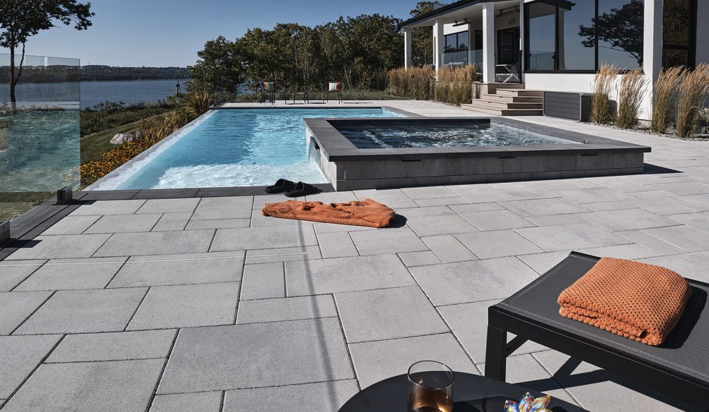 La dalle Melville 60 pour un aménagement extérieur précis et contemporain