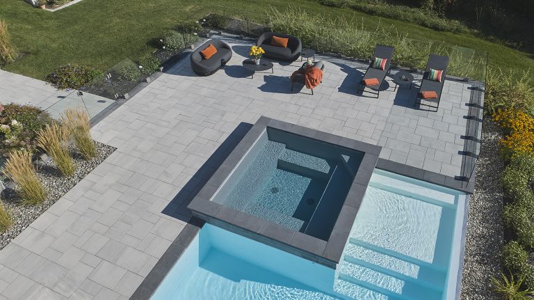 La dalle Melville 60 pour un aménagement extérieur précis et contemporain