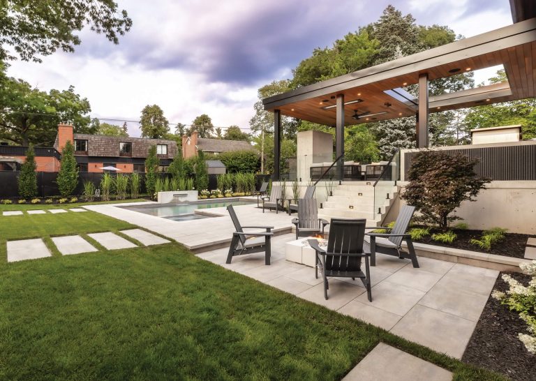 Aménagement extérieur moderne et chaleureux : quand votre cour arrière devient votre espace de vie