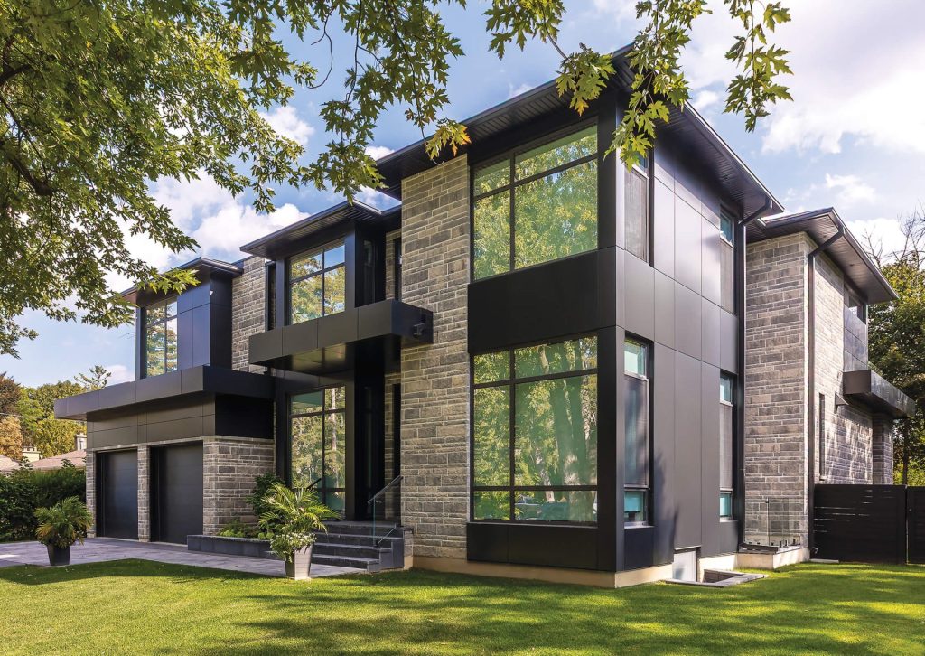 The Role of Mondrian Stone on the Facade of a Modern Residence