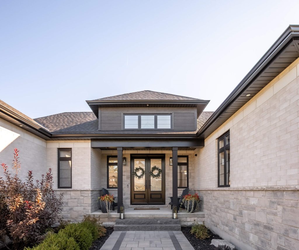 When Stone Guides the Eye: A Contemporary Facade in Perfect Balance