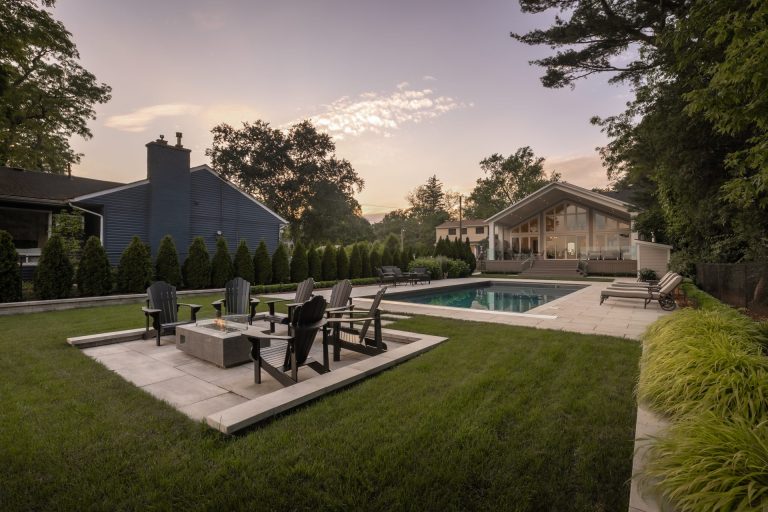 Agrandir visuellement un espace extérieur : l’effet grand format de la dalle Méga Melville